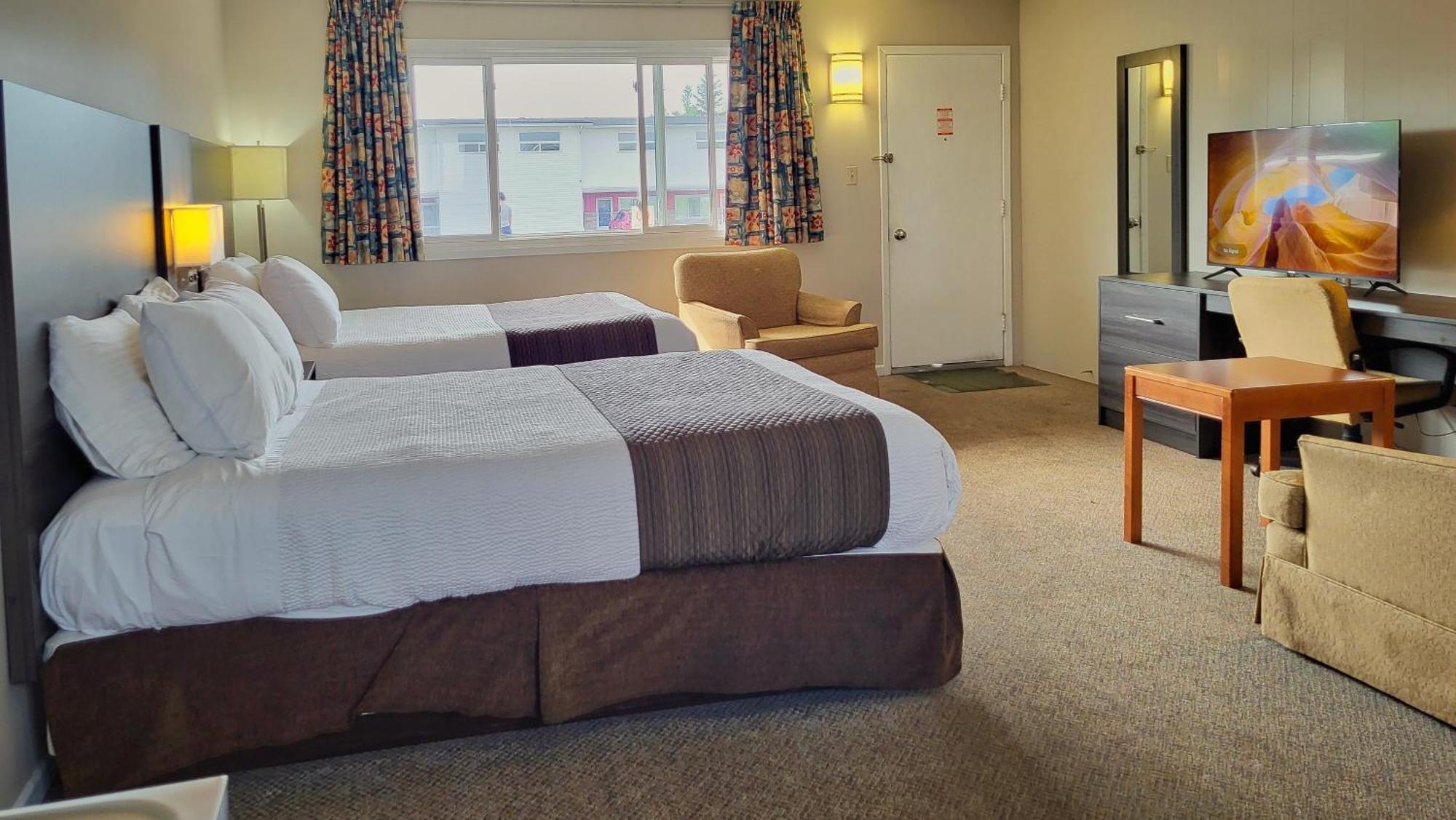 Maple Leaf Inn & Suites Кинкардин Экстерьер фото